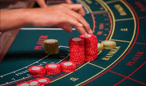 Platform baron4d menampilkan berbagai permainan kasino live dan slot di aplikasi mobile